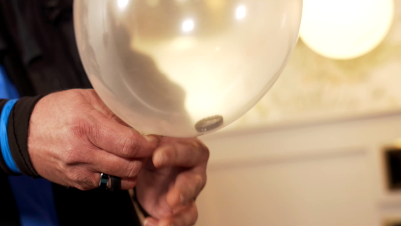 ImpossiBalloon by Robert Ray and Robert Gray (Trick)